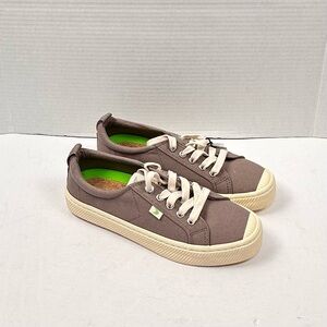 Cariuma OCA Low Canvas Sneakers Sz 8